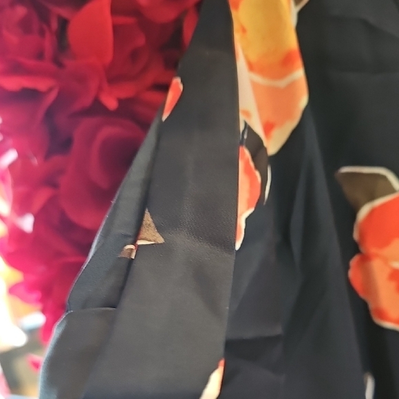 Bloomchic NWT Floral Women's Top - Navy and Orange Size 18/20 - Picture 5 of 6